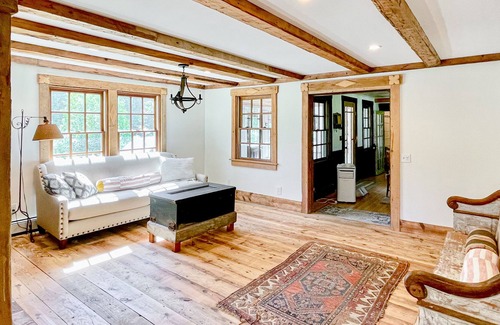 Belfast Otro | Antique dog-friendly farmhouse with private sauna, washer/dryer, grill, and AC