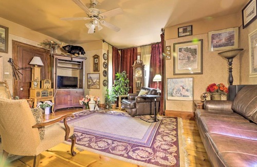 Woodstock Casa | Antique-Filled Home, half Mi to Woodstock Fair