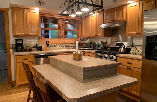 Alpine Lake Casa | Amazing 2 bedroom cabin with a screened in back porch!