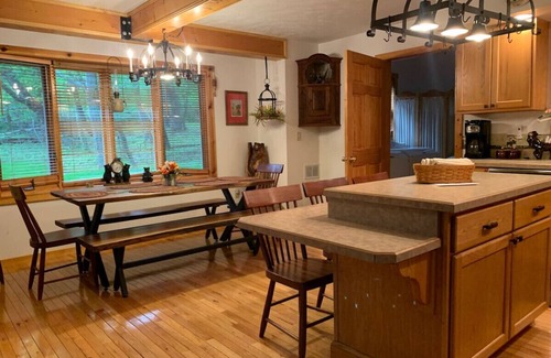 Alpine Lake Casa | Amazing 2 bedroom cabin with a screened in back porch!