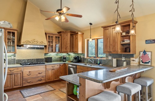 Greer Cabina | Antler Ridge Ridgehouse