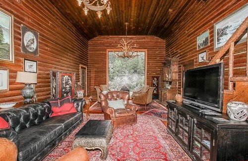 Guerneville Casa | Antler River Lodge
