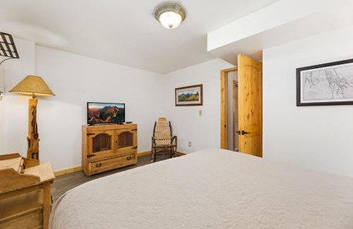 Fall River Estates Casa | Antlers Pointe 1 by Estes Park Condos