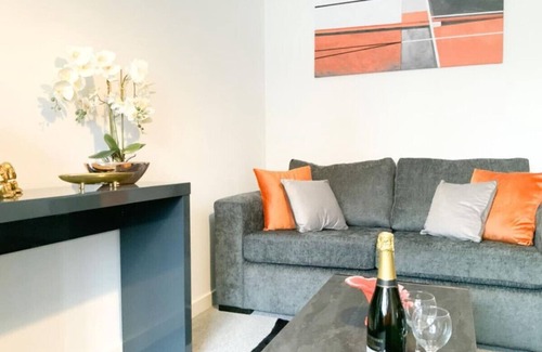 Andover Casa | A beautiful 3 bedroom house with parking and private garden in Andover