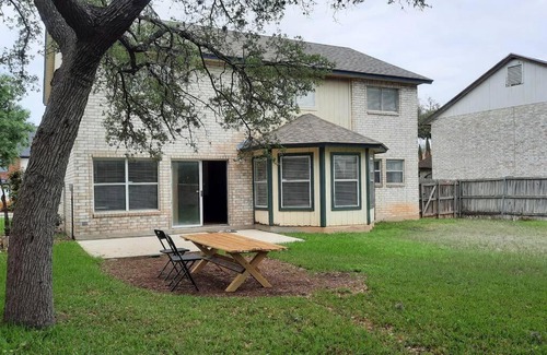 Wetmore Casa | Antonio's nice 5-bedroom house