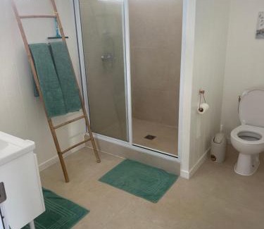 Faaa Casa | Anuarii Lodge Cash only