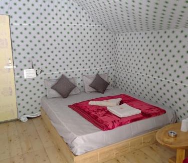 Kasol Hotel | Anupam River Side Camps And Cottage
