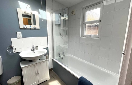 Golspie Cabaña | Anvil House is a quirky, 1 bedroom house, located at the heart of the village of Golspie, Sutherland