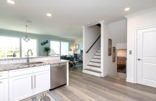 Marathon Villa | ANY DAY CHECK-IN TIL DEC! Dock/Private Pool! Elevator! Walk to Beach! 5/5 Villa!