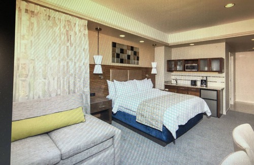 Palm Desert Complejo | Coachella, primer fin de semana (3 noches: viernes 10 de abril a lunes 14 de abril) $ 900