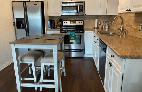 Capri Isle Condominio | ANYONE WOIULD LOVE this Condo and the Area you can't beat