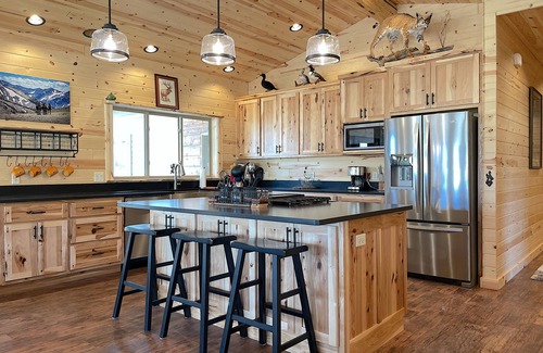Cody Casa | AO Ranch- Mountain Property with Elaborate Views