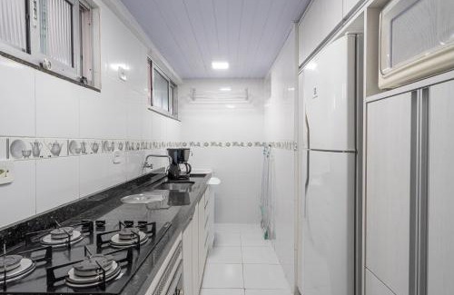 Caioba Apartamento | Apê 100m mar, suíte, Wi-Fi, ao lado do Sesc Caiobá