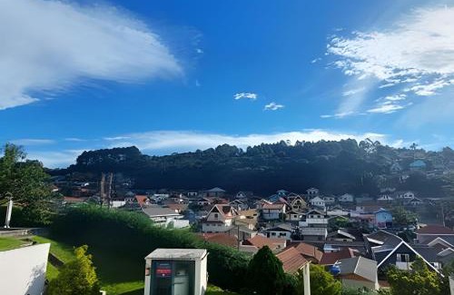 V Cristina Apartamento | Apê Inteiro| 2Qts| Estacionamento| Wi-Fi 350| Pet Friendly| Ao Lado do Parque das CEREJEIRAS