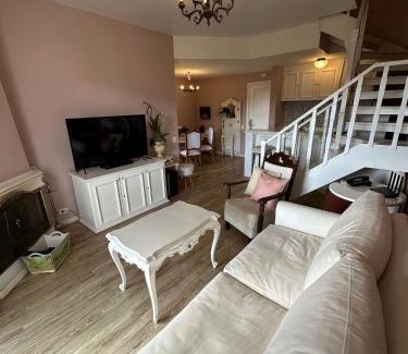Alto do Capivari Apartamento | Apê Rosa no Castelo para Família