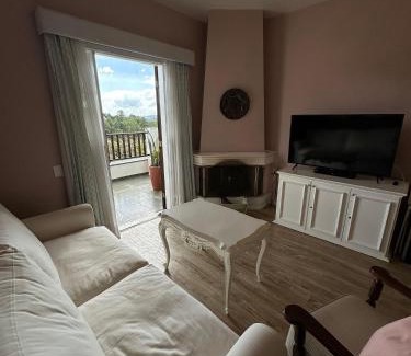 Alto do Capivari Apartamento | Apê Rosa no Castelo para Família