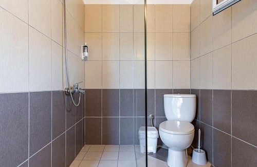Himare Apartamento | Ap 7 - Villa Goro wPool, Views, Kitchen & Parking