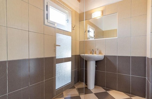 Himare Apartamento | Ap 7 - Villa Goro wPool, Views, Kitchen & Parking