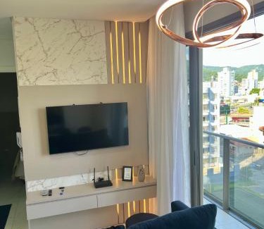 Centro Apartamento | Ap com Piscina no Rooftop, academia, Wi-Fi, cozinha completa, ar condicionado e garagem privativa a 900m da Vila Germânica