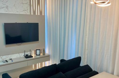 Centro Apartamento | Ap com Piscina no Rooftop, academia, Wi-Fi, cozinha completa, ar condicionado e garagem privativa a 900m da Vila Germânica