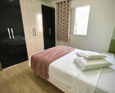 Santo Angelo Apartamento | Ap de 2 quartos com AR, wifi e garagem - Bairro tranquilo