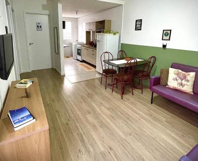 Santo Angelo Apartamento | Ap de 2 quartos com AR, wifi e garagem - Bairro tranquilo