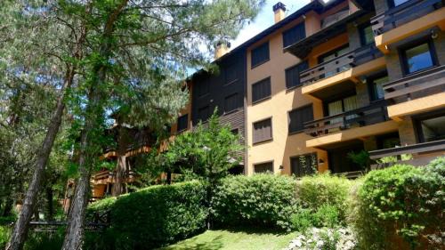Vila Suica Apartamento | Ap Gramado Knorrville - 2 dorm com lareira, calefação e sacada