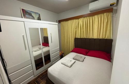 Centro Apartamento | AP Novo, Cama Queen Size Nova no Centro de Blu