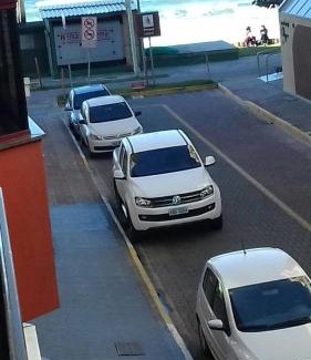 Castelo Branco Apartamento | Ap rua 255 Meia Praia Itapema 10 metros Mar