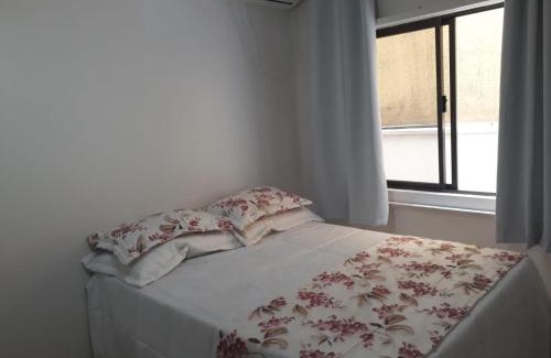 Castelo Branco Apartamento | Ap rua 255 Meia Praia Itapema 10 metros Mar
