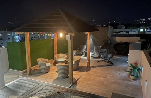 Llanos de Gurabo I Apartamento | Apartamento con jacuzzi y terraza privada