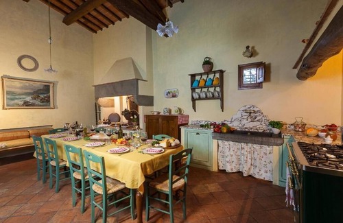 Sesto Fiorentino Apartamento | Apartamento en masía con piscina