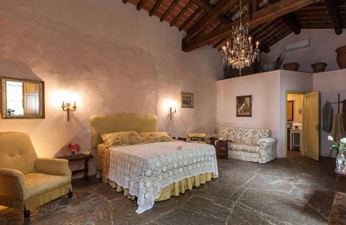 Sesto Fiorentino Apartamento | Apartamento en masía con piscina