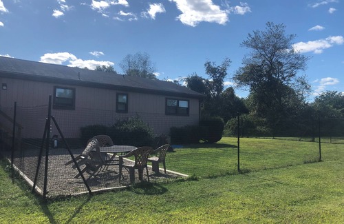 Saylorsburg Chalet De Esquí | APACHE - Dog Friendly FENCED YARD Chalet