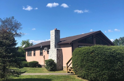Saylorsburg Chalet De Esquí | APACHE - Dog Friendly FENCED YARD Chalet