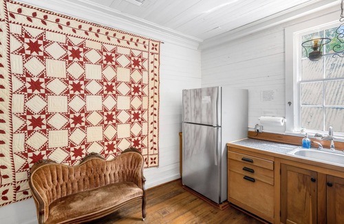 Historic Downtown Apalachicola Apartamento | Apalachicola River View, Cozy Queen Room