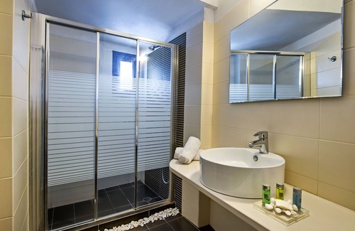 Akrotiri Hotel | Apanemo Hotel
