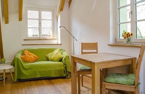 Gimmeldingen Apartamento | Apartment Idig in an old sandstone building