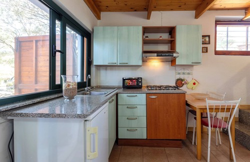Paduledda Apartamento | Apartamento 'Monolocale' con vistas al mar, jardín privado y aire acondicionado