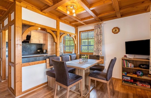 Schollach Apartamento | Apartamento 'Erdgeschoss' con vistas a la montaña, terraza privada y Wi-Fi