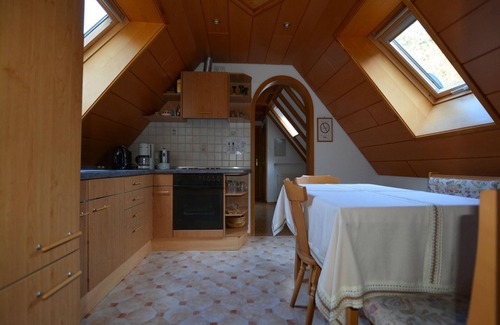 Ottenhofen im Schwarzwald Apartamento | Apartamento 'Anna' con vistas a la montaña, jardín privado y balcón