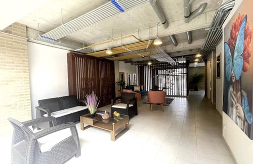 Campin Apartamento | Aparta suite Movistar arena - moderno, central y seguro. Terraza y bbq