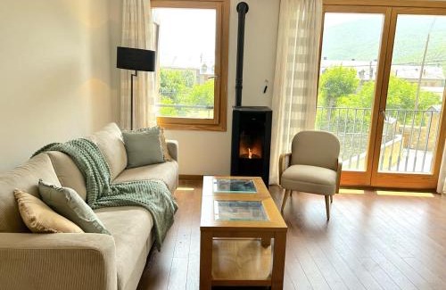 Esterri D'Aneu Apartamento | Apartament al centre d'Esterri amb vistes úniques by RURAL D'ÀNEU