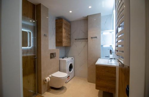Nowy Targ Apartamento | Apartament AVIATOR - lokalizacja w centrum, wysoki standard z KLIMATYZACJĄ, balkon, prywatny parking