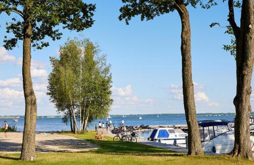 Wilkasy Apartamento | Apartament E10 w Nautica Resort nad jeziorem w Giżycku