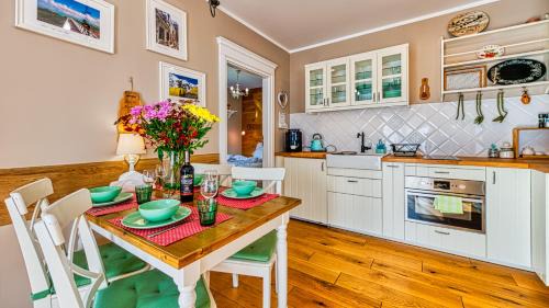 Swieradow-Zdroj Apartamento | Apartament EVEREST z PRYWATNĄ Sauną - 5D Apartamenty