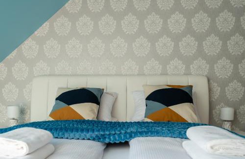 Cieplice Apartamento | Apartament Skyline - przy Placu Piastowskim i blisko Term, widok na Śnieżkę, garaż podziemny by Apartamenty w Karkonoszach