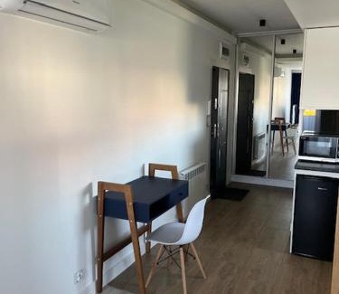 Szeligi Apartamento | Apartament Studio Sasankowa z bezpłatnym parkingiem