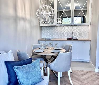 Olsztyn Apartamento | Apartament WHITE GLOVE Prestige Nad Zatoką jezioro Ukiel