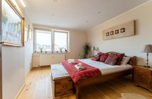 Jelenia Gora Apartamento | Apartament Złoty Jelonek - 4 osobowy na Placu Ratuszowym - Space Apart